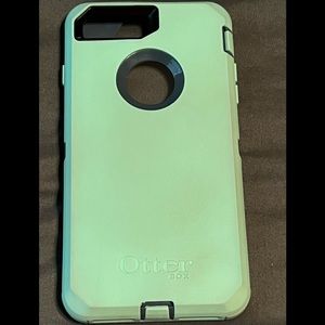 iPhone 8 Plus Otterbox Defender Case